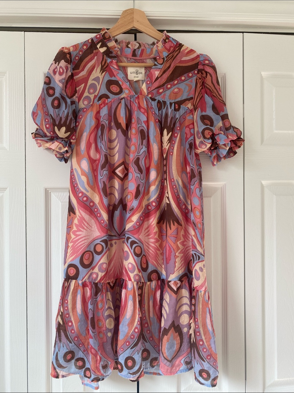 UMGEE Short Puff Sleeve Paisley Mini Dress in Pink & Brown